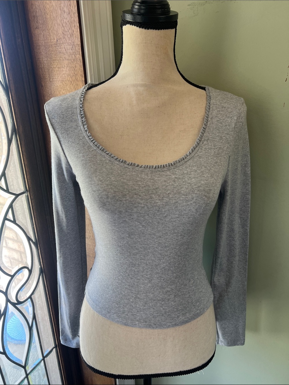 Everyday Scoop Neck Long Sleeve Top in Heather Gray